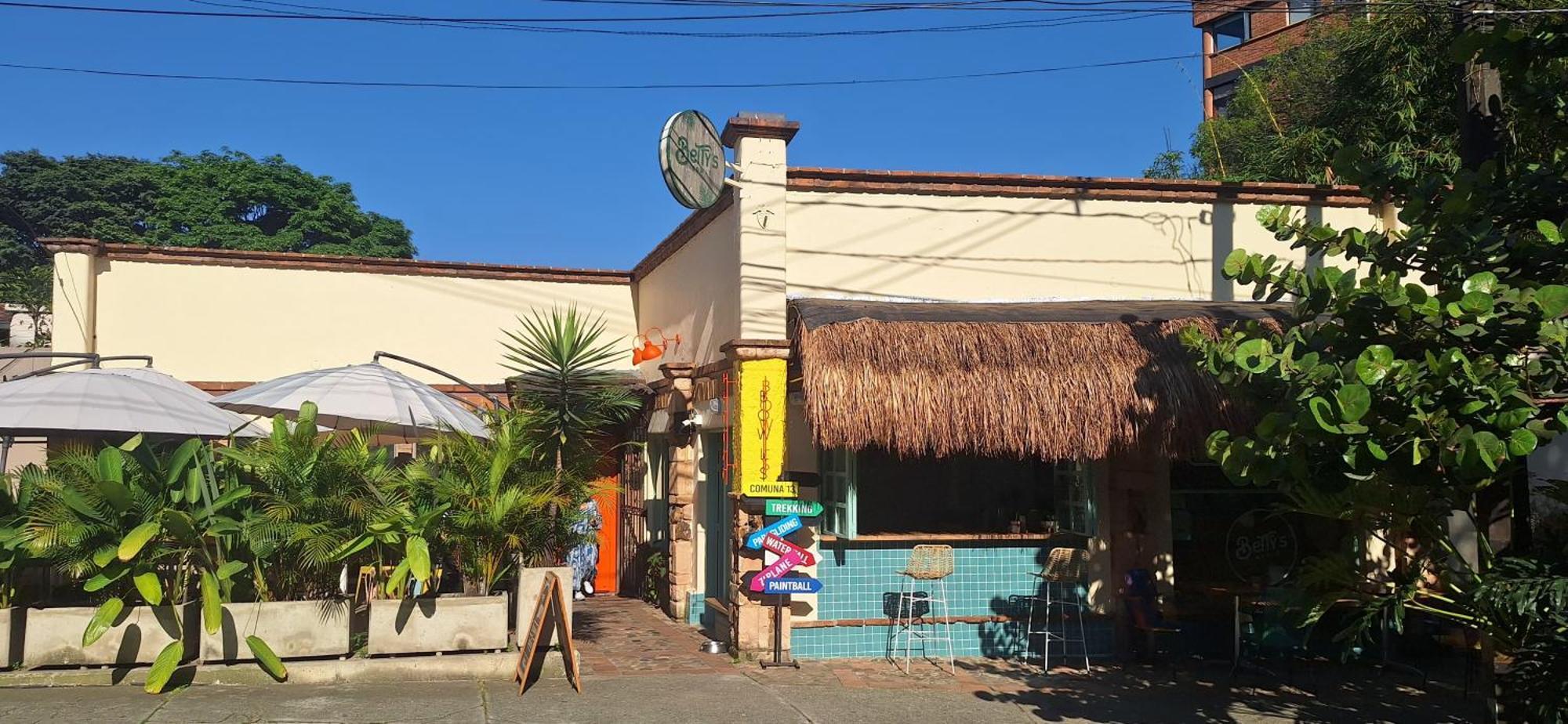 Yolo Hostel ميديلين المظهر الخارجي الصورة